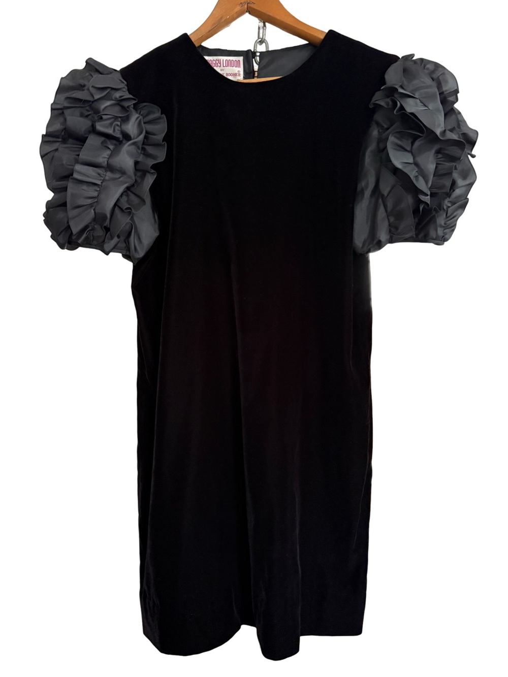 Maggy London by Jeannene Booher black velvet shift dress ruffled puff sleeves 6